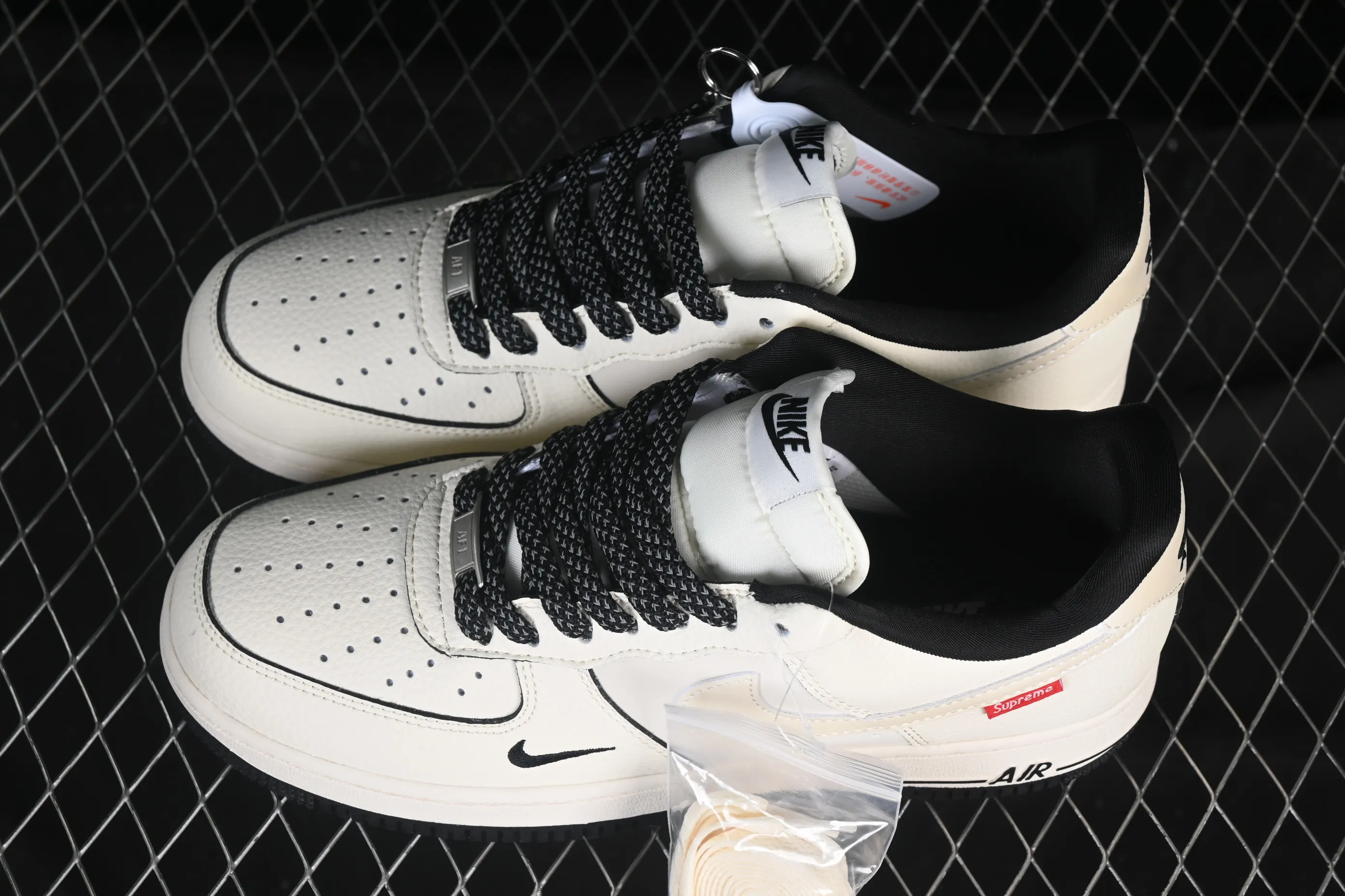 All categories Nk Air Force 1 Air Force series Nk Air Force 1 Low Air Force low top Nike Air Force 1'07 Low Supreme co-branded beige and black edge Air Force 1 low top casual sneakers XX3168-220